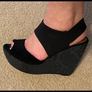 Donald J Pliner Women 7.5 Black Wedge Sandal